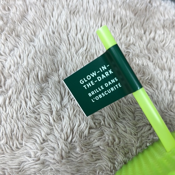 Limited Edition Glow in the Dark Studded Starbucks Cup NEW - Picture 3 of 7